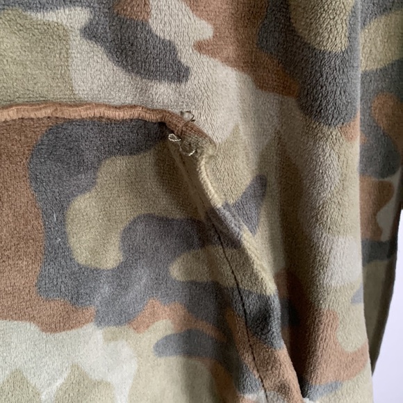 American Eagle Women’s Camo Hoodie - size Medium - Picture 4 of 6